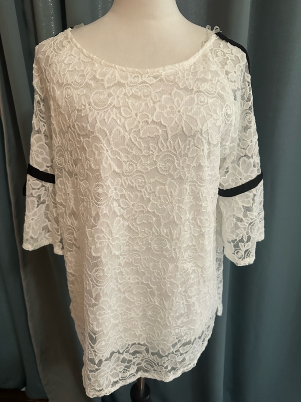 Fig & Blu White Lace Blouse Size L Sheer Floral Bell Sleeve Tie Detail